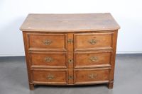 Commode galbée en chene, ouvrant à quatre tirois en facade. (photo 2)