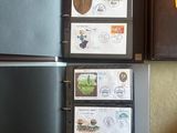 beaucoup de timbres à l'intérieur d'un classeur
