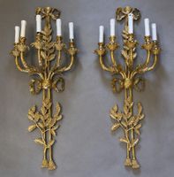 PAIRE D'APPLIQUES à cinq bras de lumière en bronze doré et v…