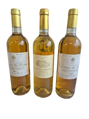 Lot de trois bouteilles : - Deux bouteilles de Saint Croix d…