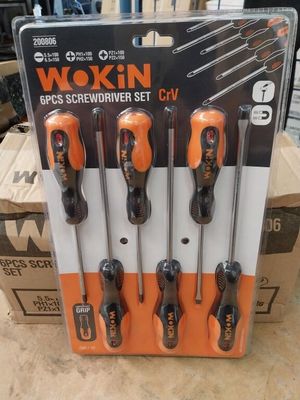 six pieces of screw screwdriver set in a box on a table