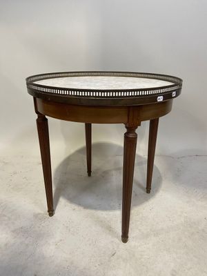 une image représentant une petite table ronde avec un plateau en verre
