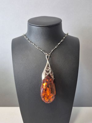 Collier en argent supérieur à 800 millièmes à maille torsadé…