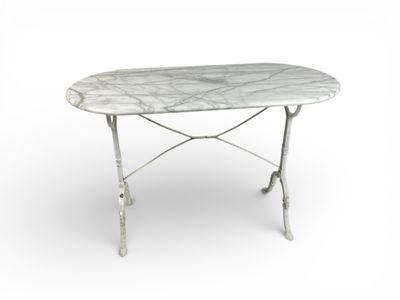 Table bistrot style 1900, en fonte, les pieds terminés en pi…