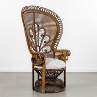 Une grande « chaise Emmanuelle » ou « chaise Peacock » en ro… (photo 3)
