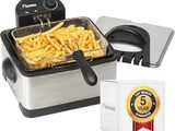 une image représentant une friteuse contenant des frites et une boîte de frites