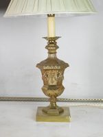 PAIRE DE LAMPES en bronze ciselé et doré en forme de vase su… (photo 5)