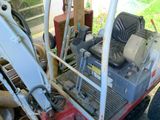 une petite machine garée dans un garage