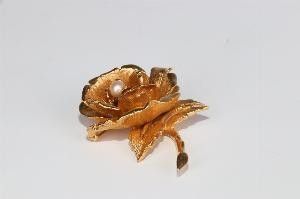 Marcel Boucher Modèle déposé. Belle broche rose en métal dor…