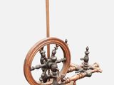 a spinning machine with a spinning wheel on it