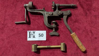 Lot comprenant un sertisseur à cartouche et une double doset…