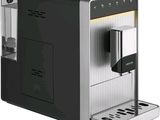 On voit une photo d'une machine à café dont le couvercle est ouvert.