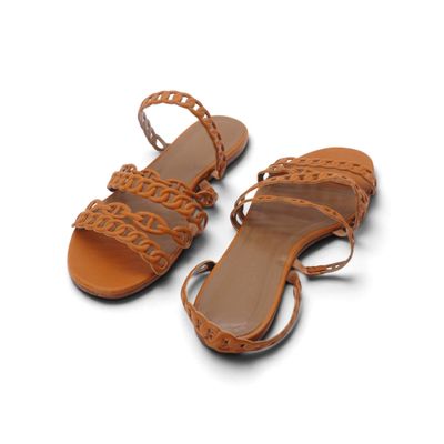 sandales en cuir marron pour femme, avec des lanières tressées et un bout ouvert