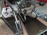 une machine posée sur une table