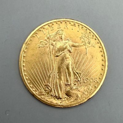 gros plan d'une pièce d'or sur laquelle figure une femme