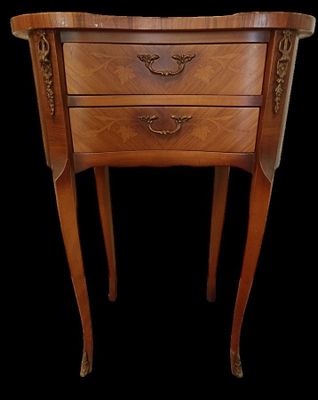Table de chevet "rognon" en bois naturel ouvrant par 2 tiroi…