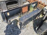 un tas de vieilles machines posées à même le sol