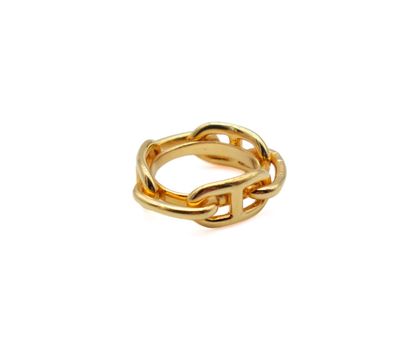 the gold chain ring is made from a single link