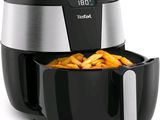 gros plan d'une friteuse avec des frites dedans