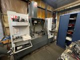 une machine qui se trouve dans un garage