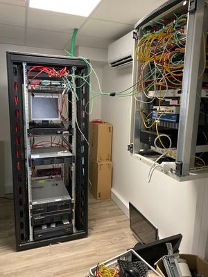 1 baie informatique IPBX ALCATAL comprenant (Situé 3e étage …