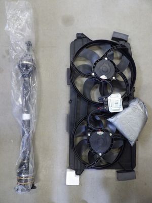 un ventilateur et quelques fils posés sur la table