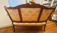 8860-1079 / X / Banquette de style louis XV en noyer, à déco… (photo 2)