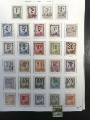 une image représentant une collection de timbres-poste