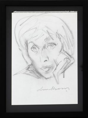 dessin au crayon représentant le visage d'une femme sur une feuille de papier