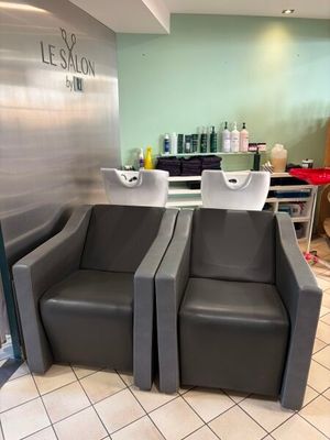 two chairs that are sitting in front of a counter