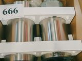 une boîte en carton contenant quelques gobelets