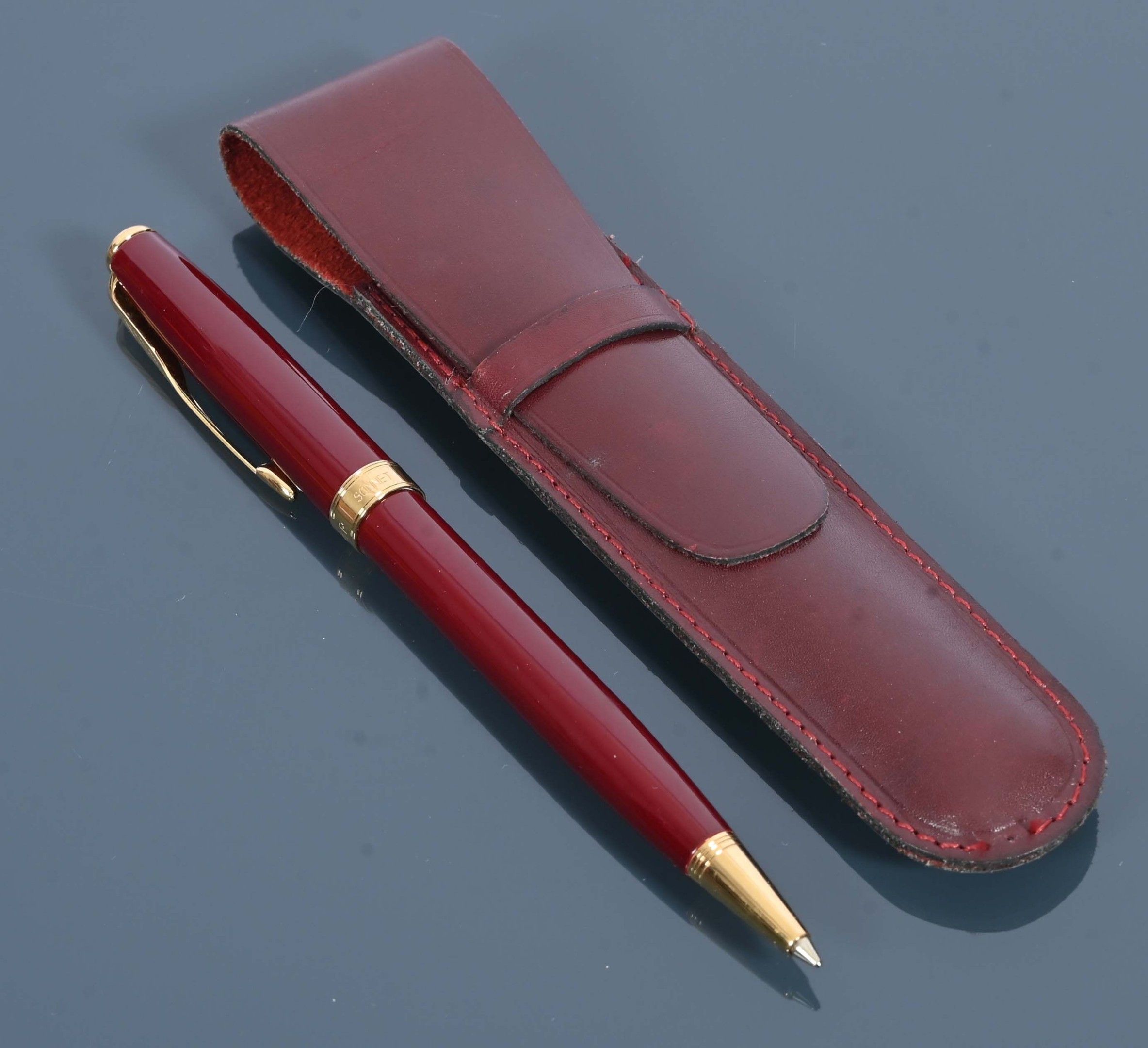 PARKER Stylo bille à mine rétractable, en résine bordeaux et…