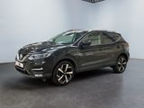 une Nissan QX-V grise garée dans un showroom