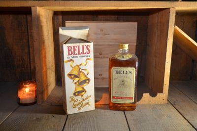 Bell's Extra Special cinq ans Scotch Whisky, une bouteille e… - Photo 1