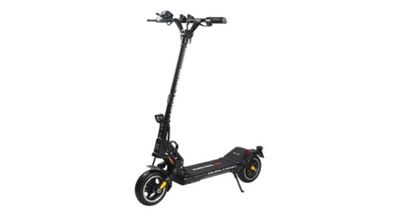 une trottinette électrique avec des roues et un guidon, sur fond blanc