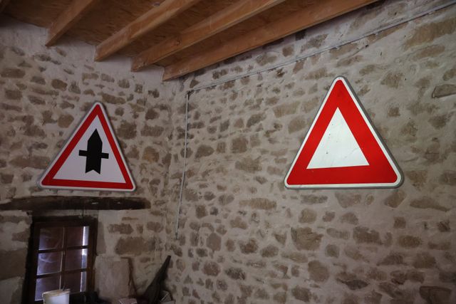 Lot de 6 plaques de signalisations routières