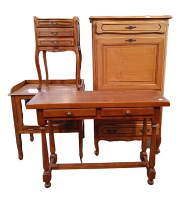 Ensemble de mobilier en bois, comprenant :