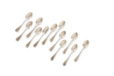 DOUZE PETITES CUILLERS en argent, poinçon Minerve, appliqué …