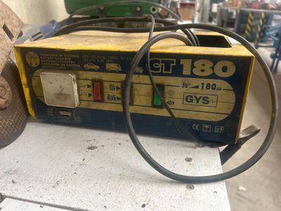 l'image d'une machine posée sur une table
