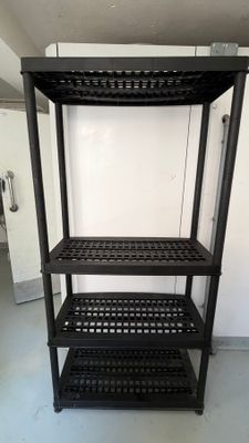 1 étagère en plastique noir