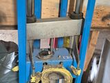 l'image d'une machine posée sur une table