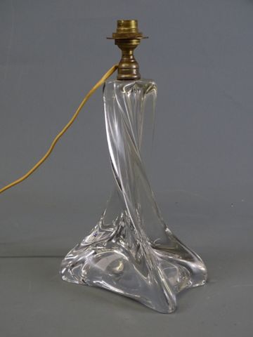 Pied de lampe en cristal moulé. H : 35