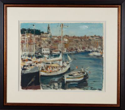 tableau représentant des bateaux amarrés dans un port, avec une ville en arrière-plan