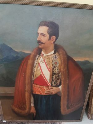 tableau représentant un homme vêtu d'un manteau de fourrure et d'une cape rouge