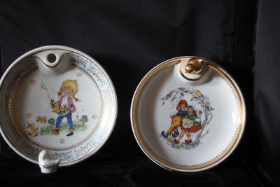 deux assiettes posées côte à côte sur une table