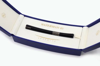 un stylo dans une boîte contenant un stylo