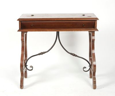 Bureau à abattant découvrant une tablette écritoire et deux …