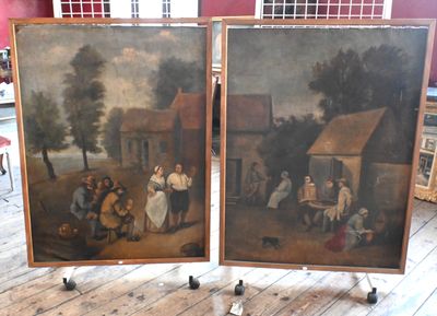 deux tableaux représentant un couple assis sur un plancher en bois