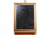 un miroir posé sur un support en bois sur lequel est fixé un miroir