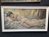 tableau représentant une femme allongée sur un lit, à côté d'un tableau représentant un homme